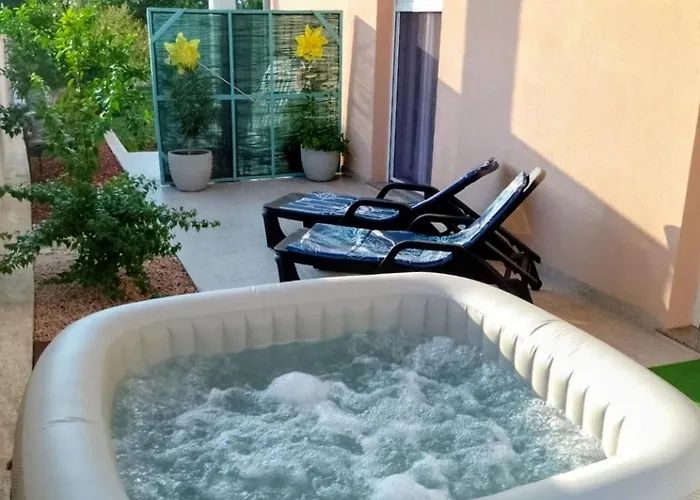 Апартаменты Josy With Gorgeous Garden Бенковац