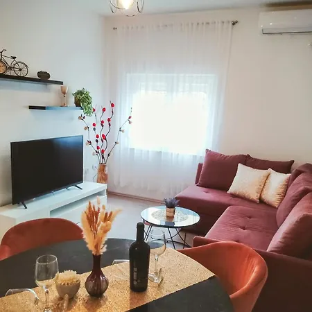 Apartment Josy With Gorgeous Garden
