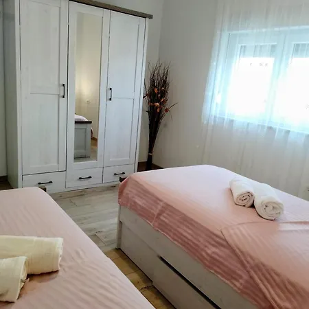 Josy With Gorgeous Garden Apartment
