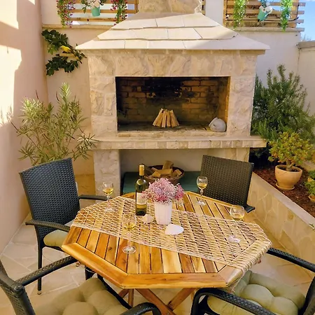 Apartment Josy With Gorgeous Garden