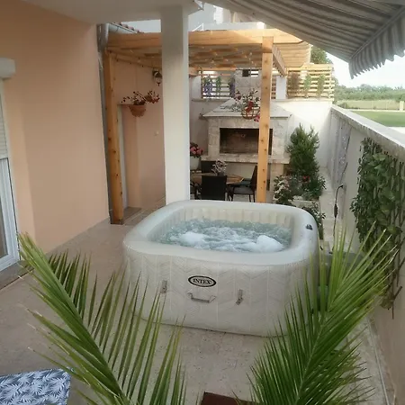 Josy With Gorgeous Garden Appartement *