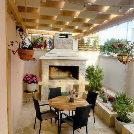 Appartement Josy With Gorgeous Garden Benkovac